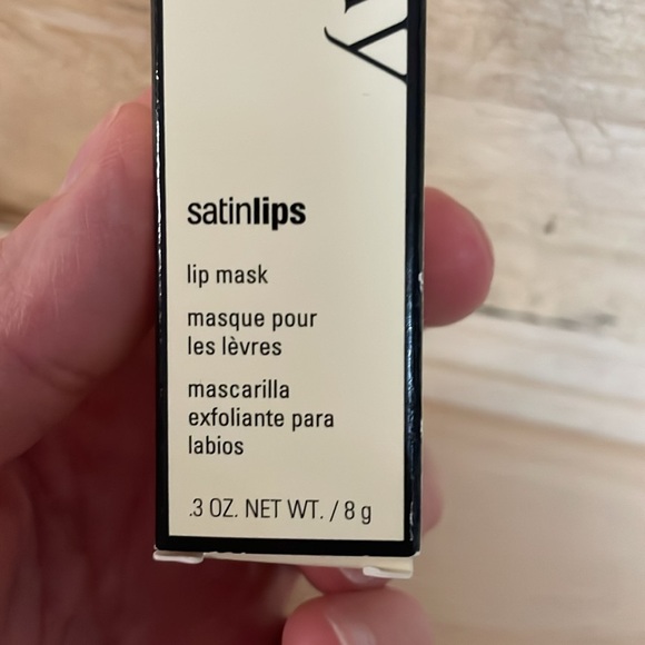 Mary Kay Satin Lips Exfoliating Lip Mask - Picture 3 of 9